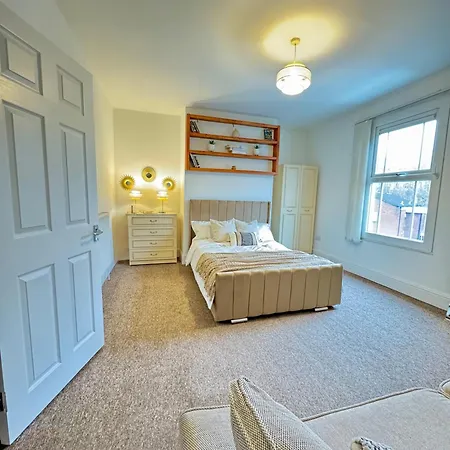 Double Bedroom In Near Center *